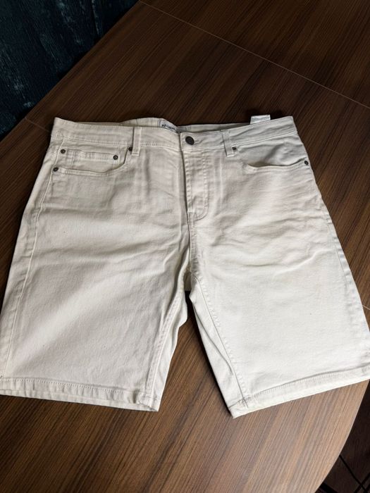 Шорти білі Pull and bear