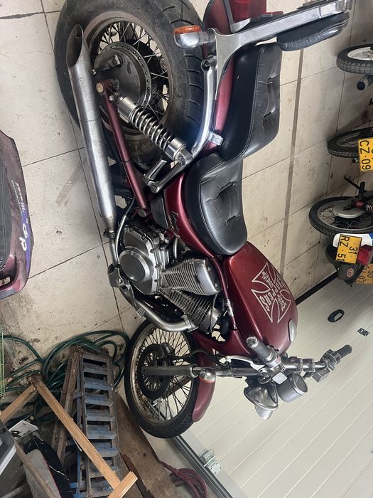 Suzuki intruder vs800