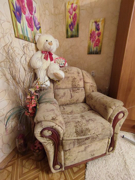 Срочно продам Диван и 2 кресла