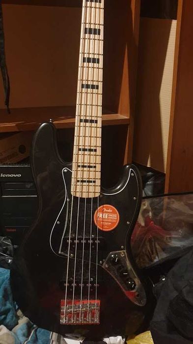 Gitara basowa squier active V