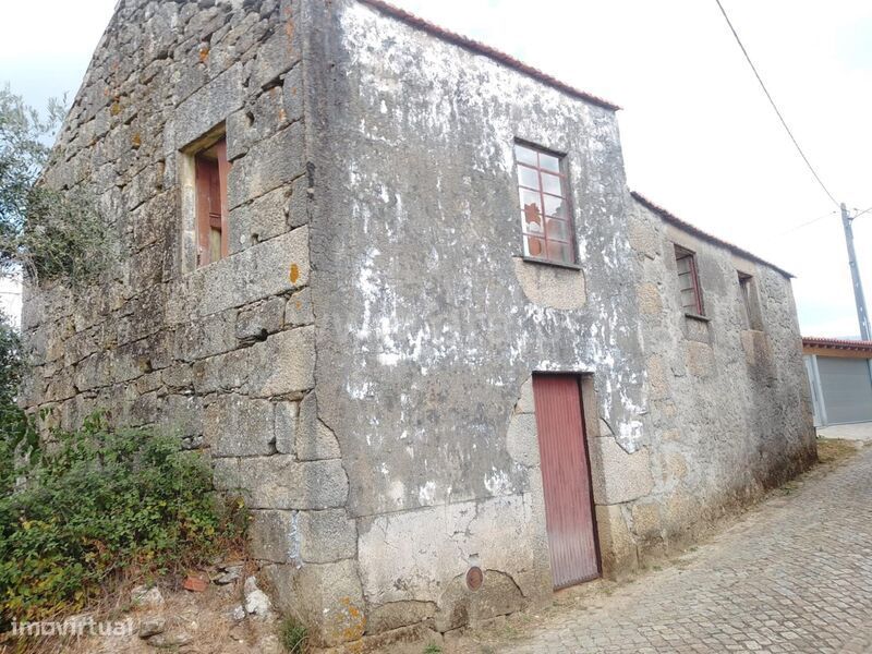 Moradia Estúdio / Seia, Santiago