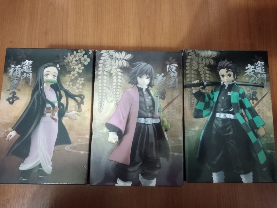 Demon slayer Kimetsu no Yaiba novos 15 figuras e pins