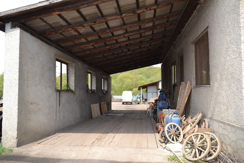 Продається бізнес, мінеральна вода на ділянці, комерційна нерухомість