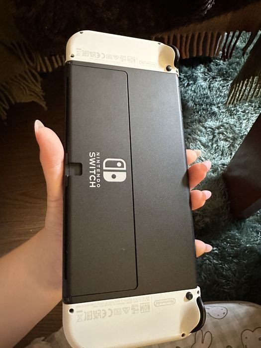 Nintendo Switch OLED - Branca e 2 jogos