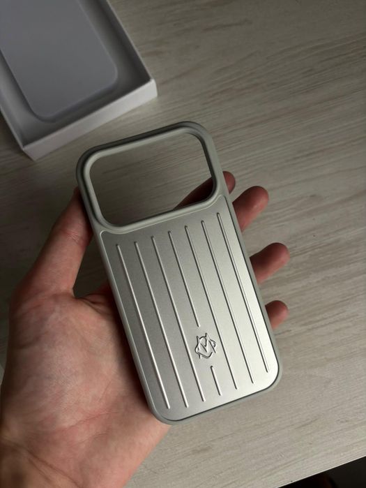 Rimowa etui iPhone 17 pro