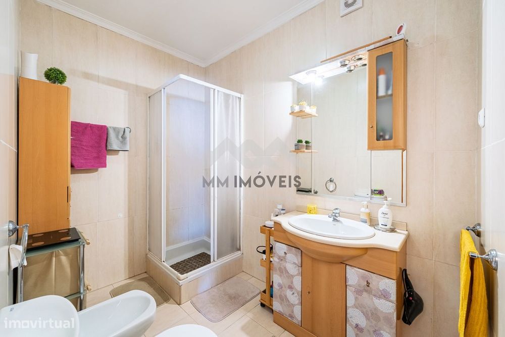 Apartamento T3 | Duas Frentes | Varanda | Garagem | Excelente localiza