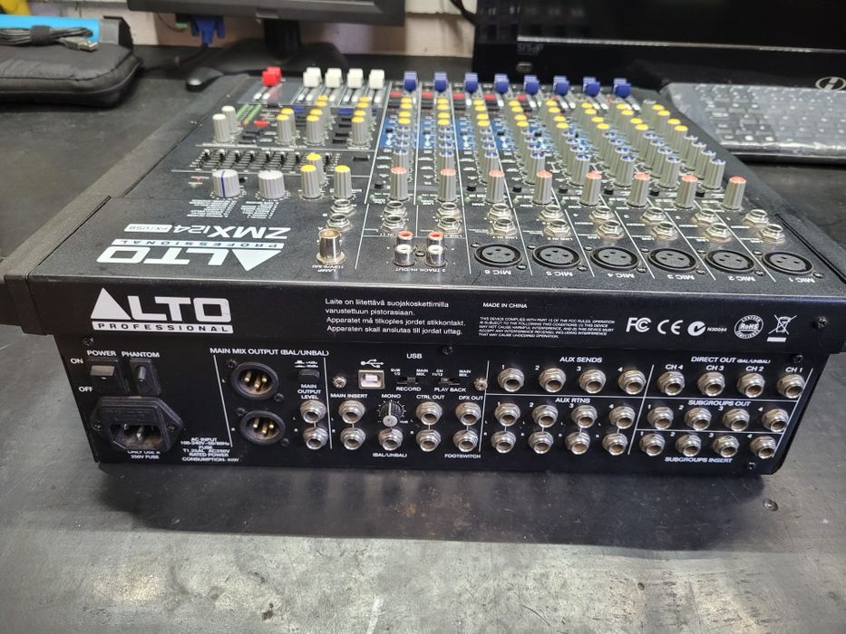 Mesa de som profissional Alto Zmx 124 usb