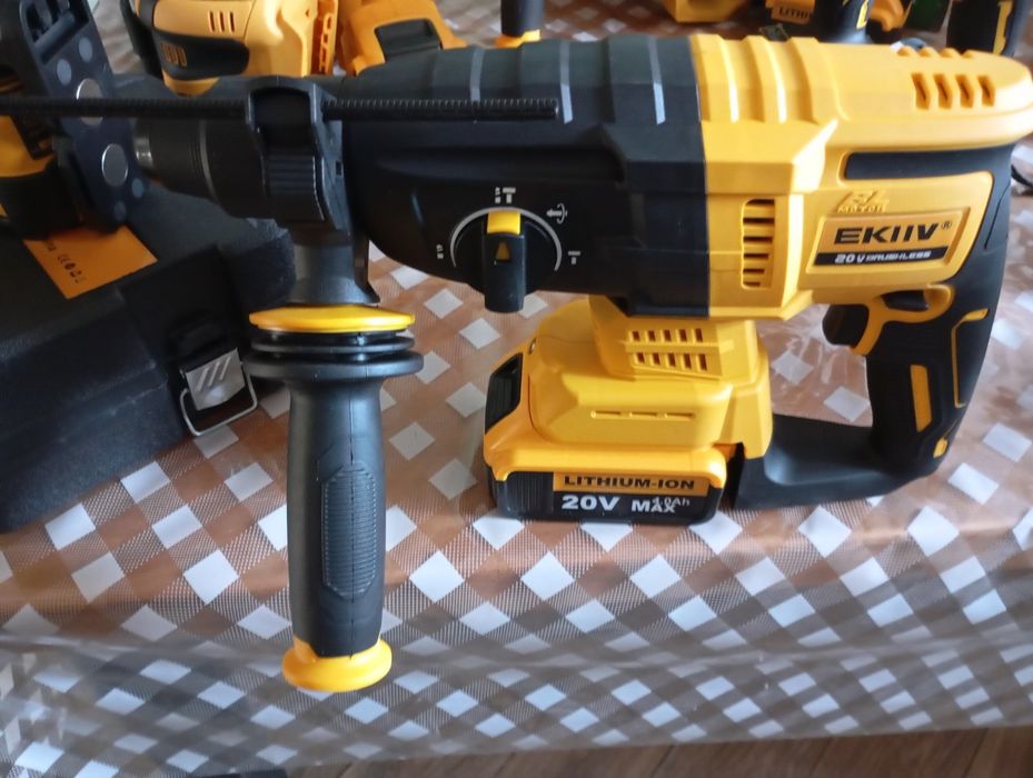 Акамулчторна болгарка  DeWalt батареї