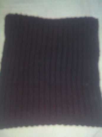 Gola em malha grossa em cor preto - Bom estado