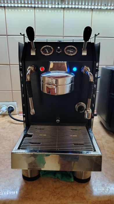 АКЦІЯ до Нового 2026 Року: Кавоварка RENEKA Family Home