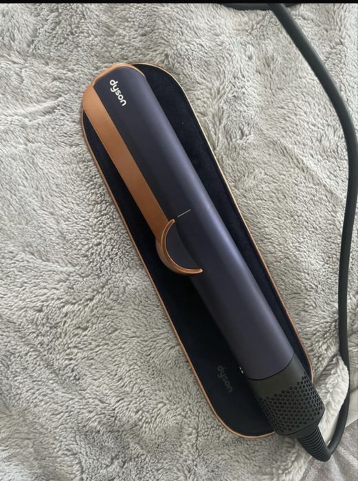 Dyson Airstrait secador