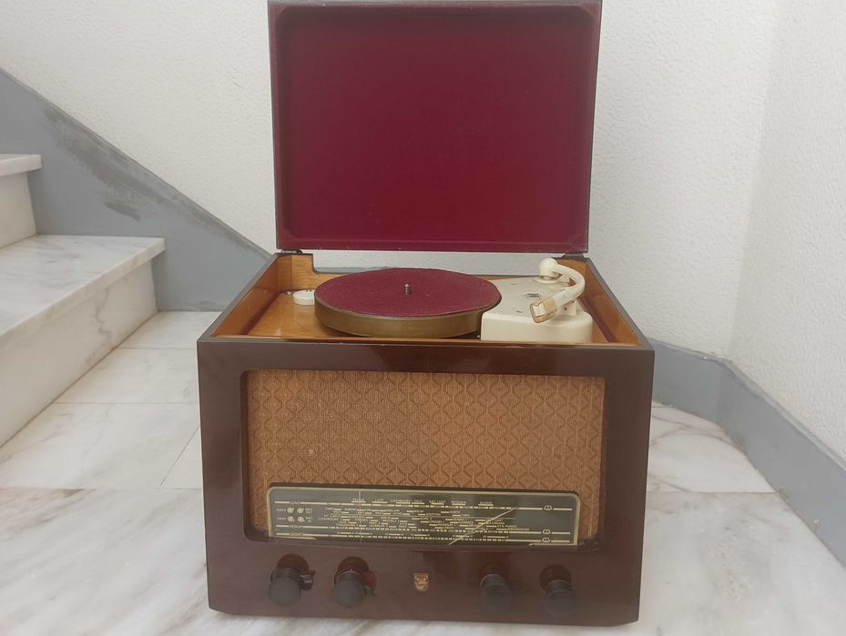 Radio/gira- discos antigo da Philips