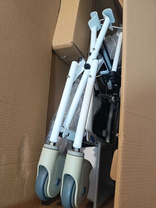 Cadeira multifunções de banho e apoio