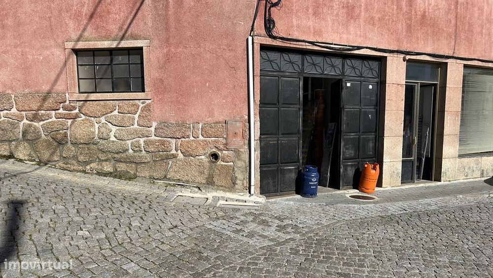 Espaço Comercial Para Venda   Na Vila De Gonçalo - Uma Oportunidade Ún