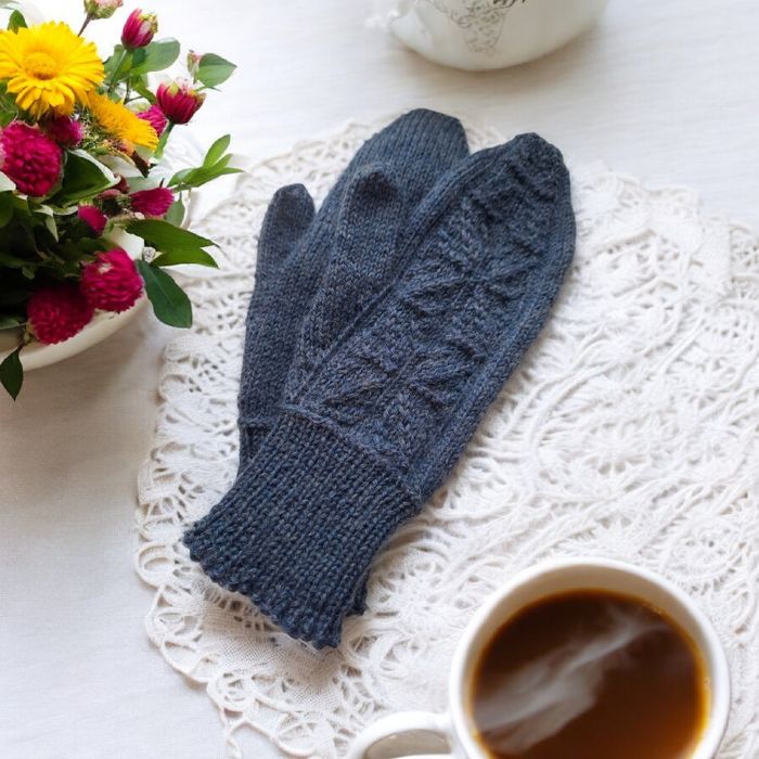 Шапка і рукавиці.