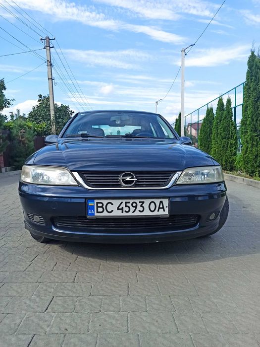 Opel Vectra 1.8 бензин 2000р.