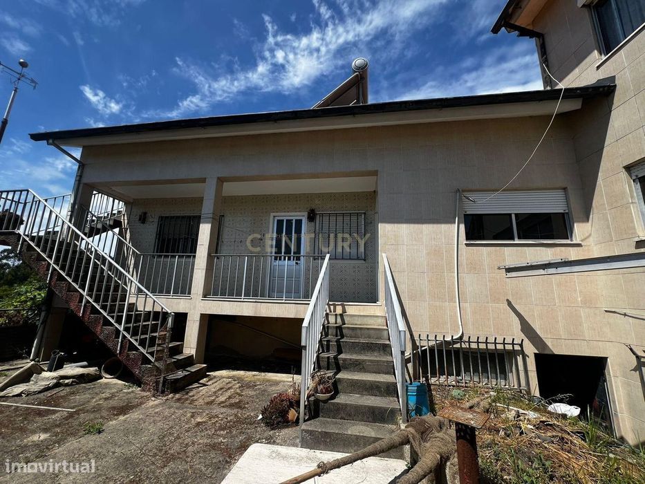 Casa Espetacular em Esgueira com Jardim e Garagem