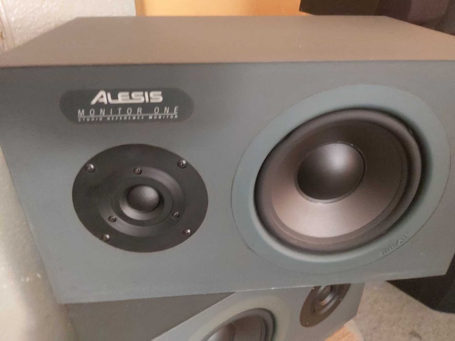 Par de monitores de estúdio passivos Alesis Monitor One