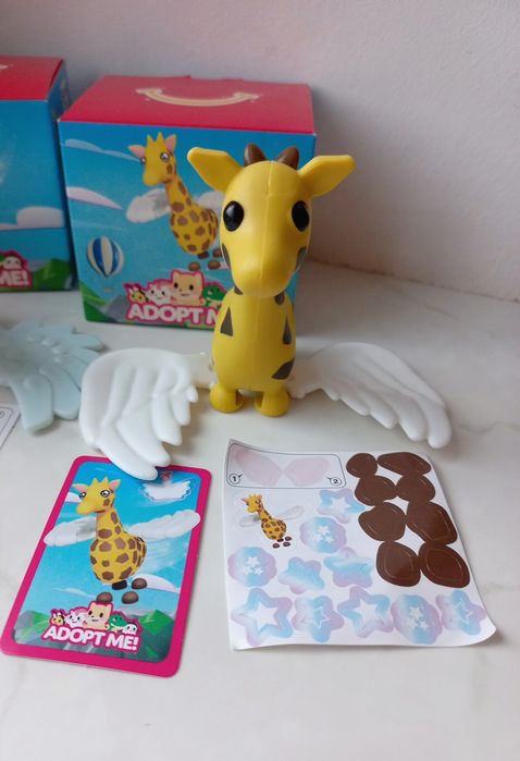 Іграшка McDonald's Adopt Me, жирафа