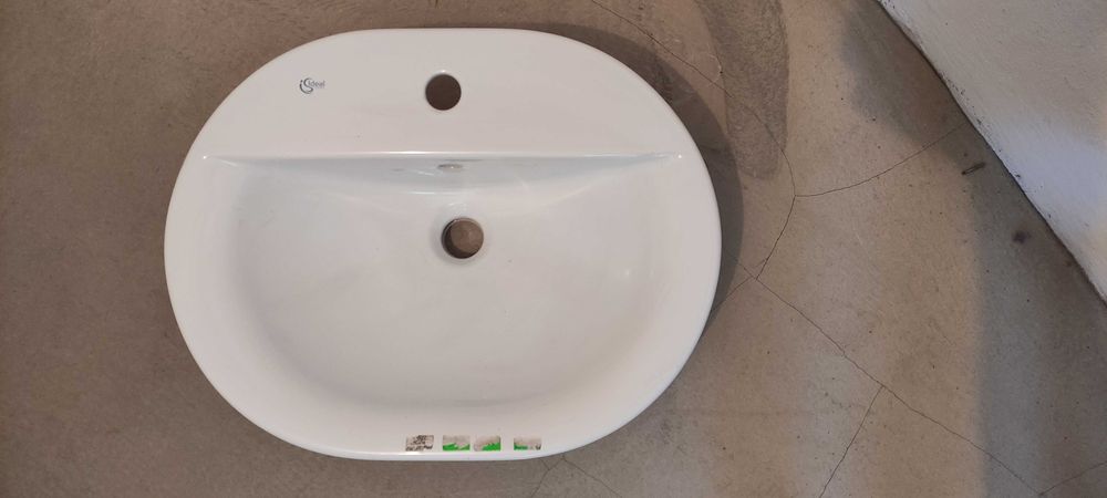 Nowa umywalka Roca Connect 54x42