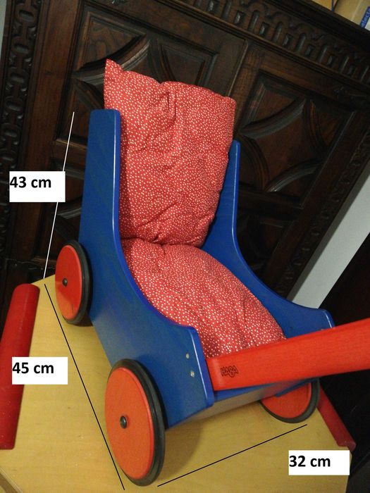 Carrinho Bonecas em madeira