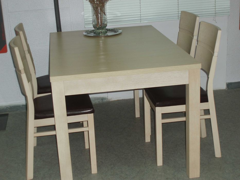 Мебель для столовой, кухни (стол, 4 стула). Производство Польша.
