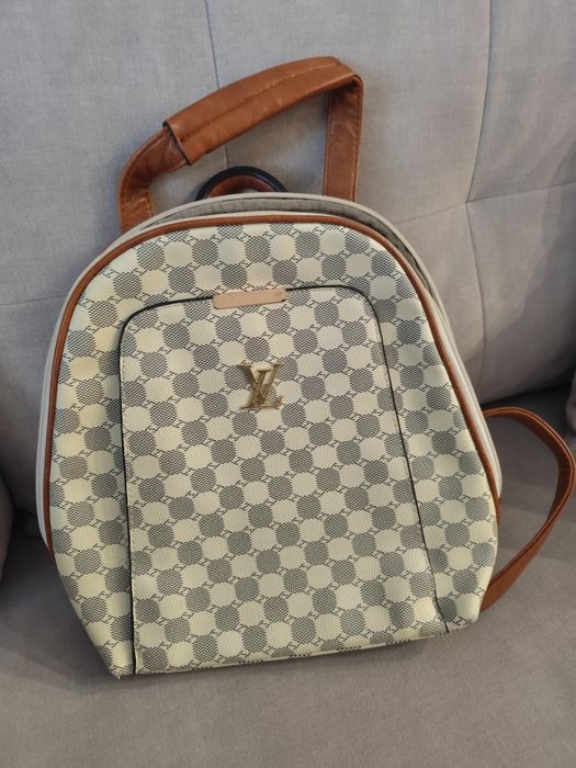 Bardzo elegancki plecak LV