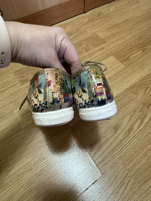 Жіночі або підліткові кросівки