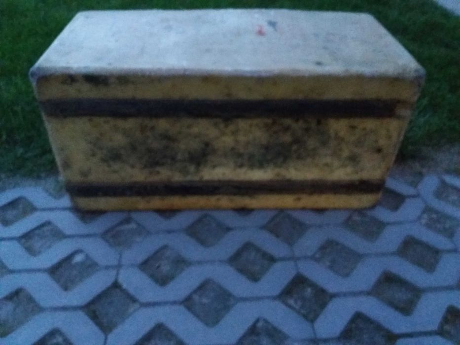 Kufer z włókna szklanego.