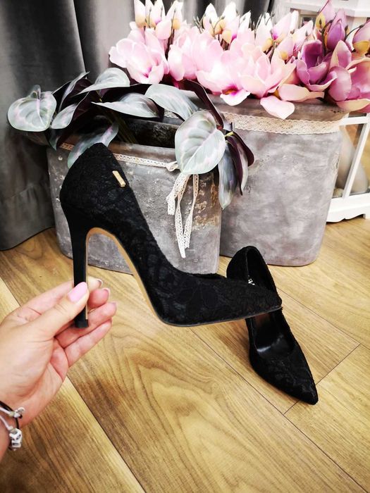 Szpilki LiuJo koronkowe