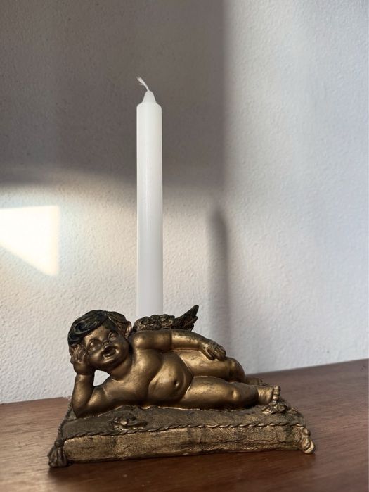 Castiçal Antigo Decorativo com Querubim – Estilo Clássico