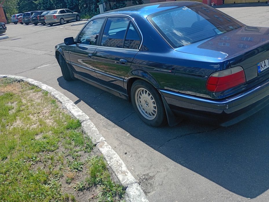 BMW E38 740I хорошее состояние