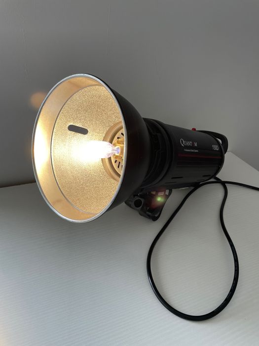 Lampa studyjna światła stałego Quantuum 150D