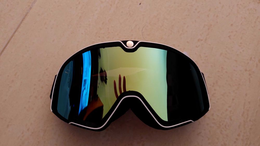 Vendo óculos motard várias cores disponíveis.