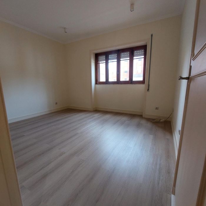 Apartamento T4 totalmente renovado
