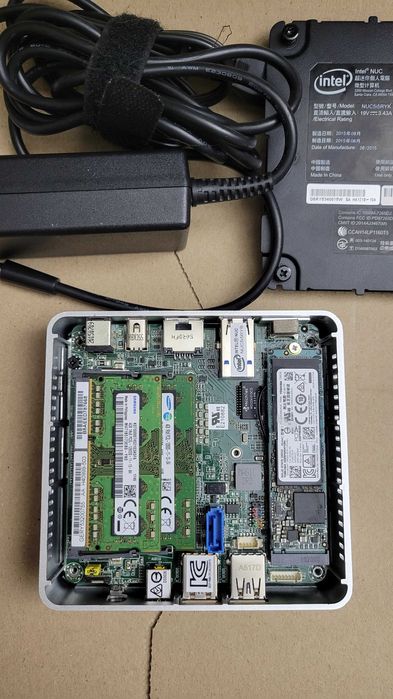 Неттоп Intel NUC5i5RYK i5-5250u 8/256GB m.2 NVME SSD WiFi BT miniHDMI