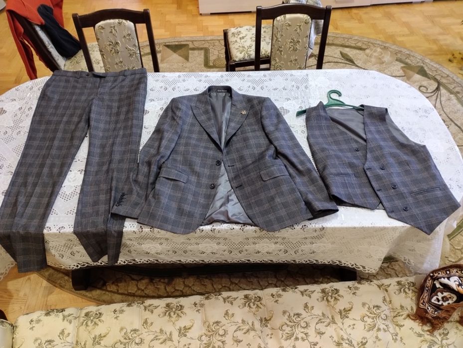 Костюм на випускний