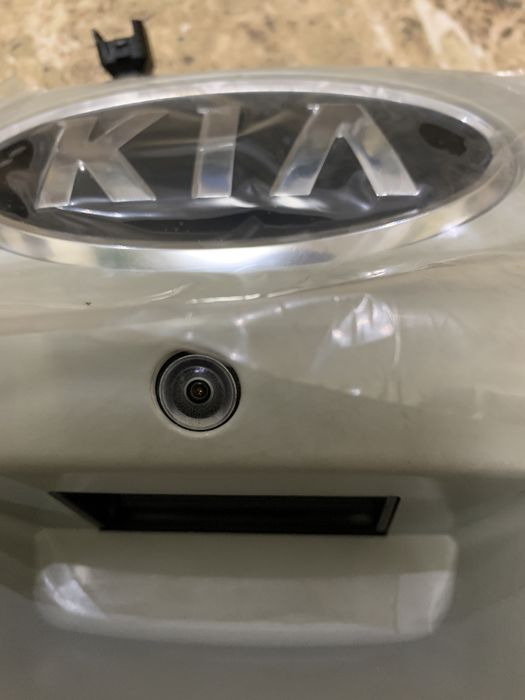 Ручка логотип багажника  з контактором Kia Rio
