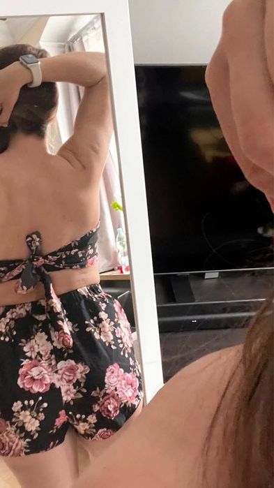 Komplet shein M Crop top wiązany  Spodenki  Cena za komplet