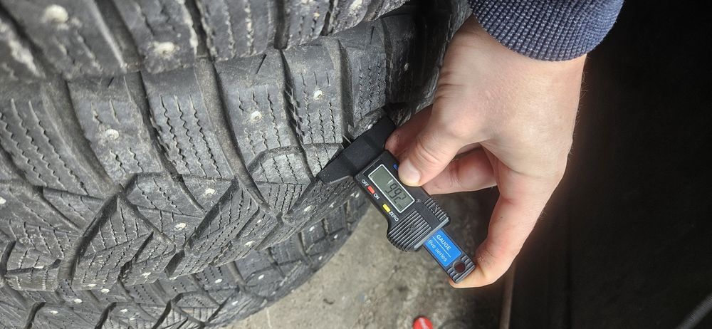 225 55 17 Зима 4шт 9мм Шип 21рік Goodyear з Європи Київ