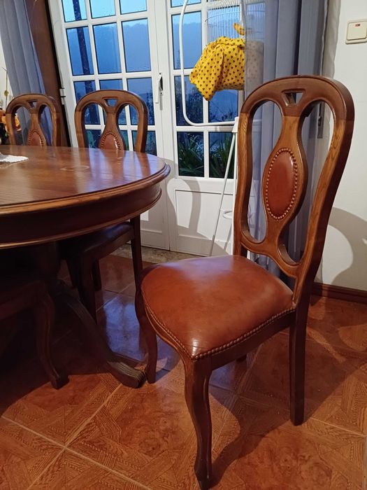 Mesa e 6 cadeiras