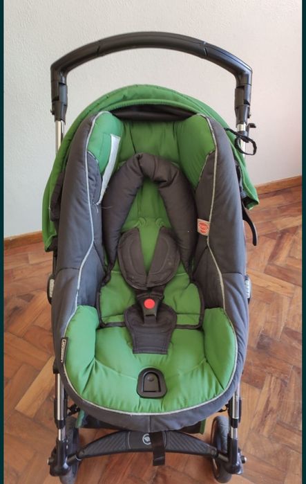 Carrinho de bebê e ovo