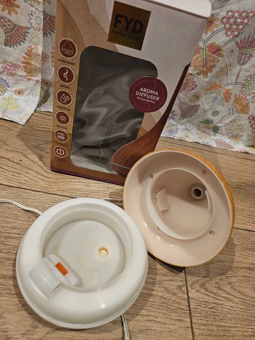 Rozpylacz zapachu/nawilżacz/rezerwacja