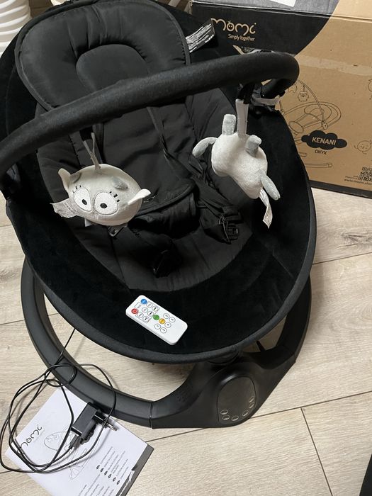 Новий Заколисуючий центр MoMi Kenani Onyx