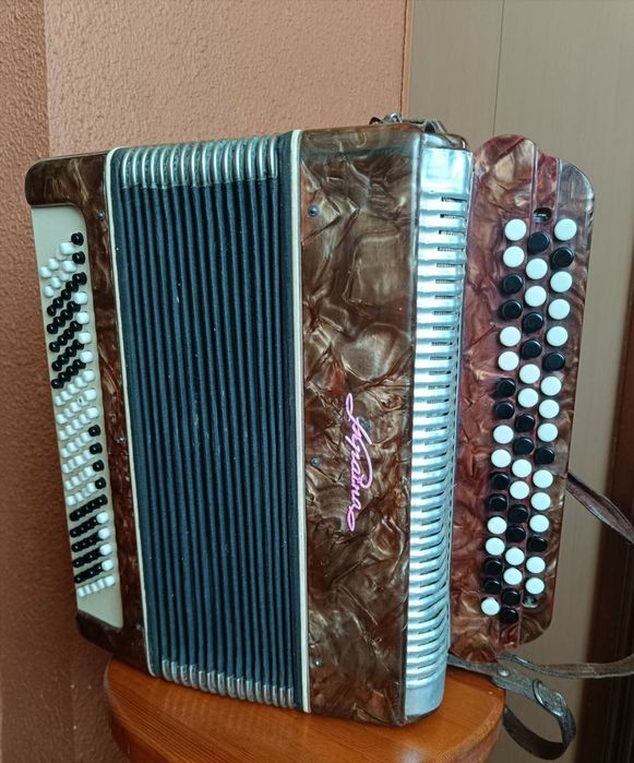 Продам баян Україна
