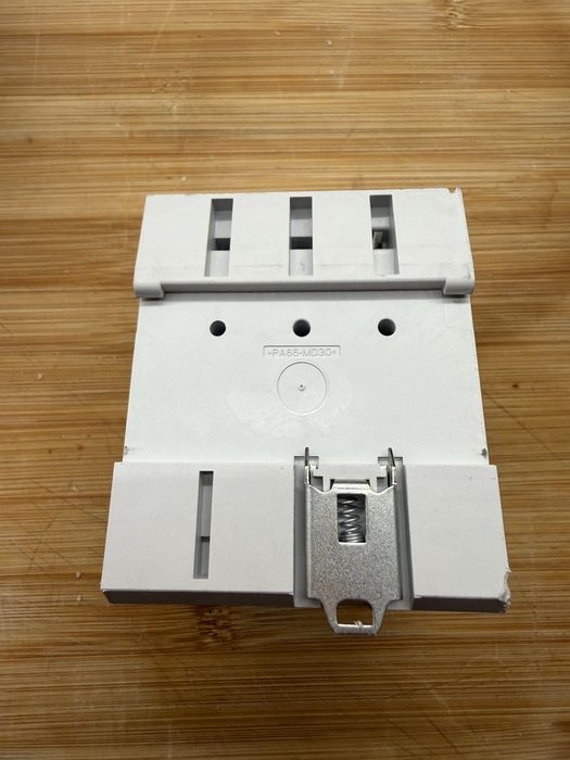 Interruptor seccionador trifasico (HAGER)