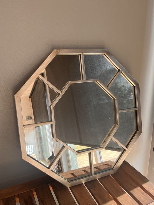 Espelho hexagonal em metal prata