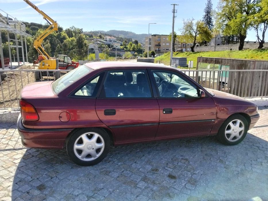 Opel Astra F 1.4/1.6 — 1994 | Gasolina | Manual foto 2
