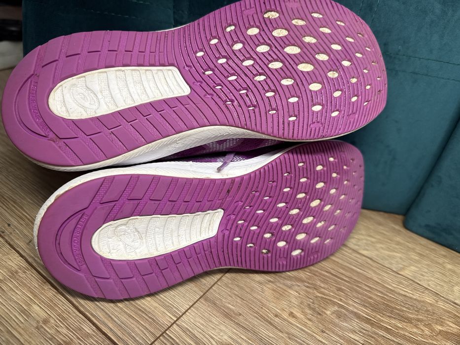 Кросівки ASICS  jolt