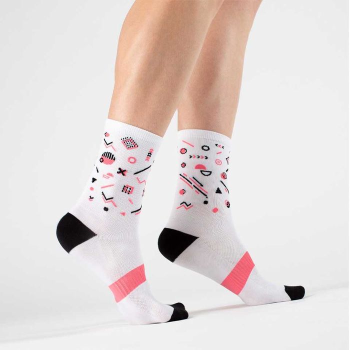 Skarpetki kolarskie, wysokie, białe, wzorki różowe